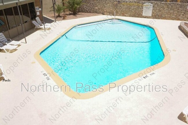 Building Photo - 4433 N Stanton St