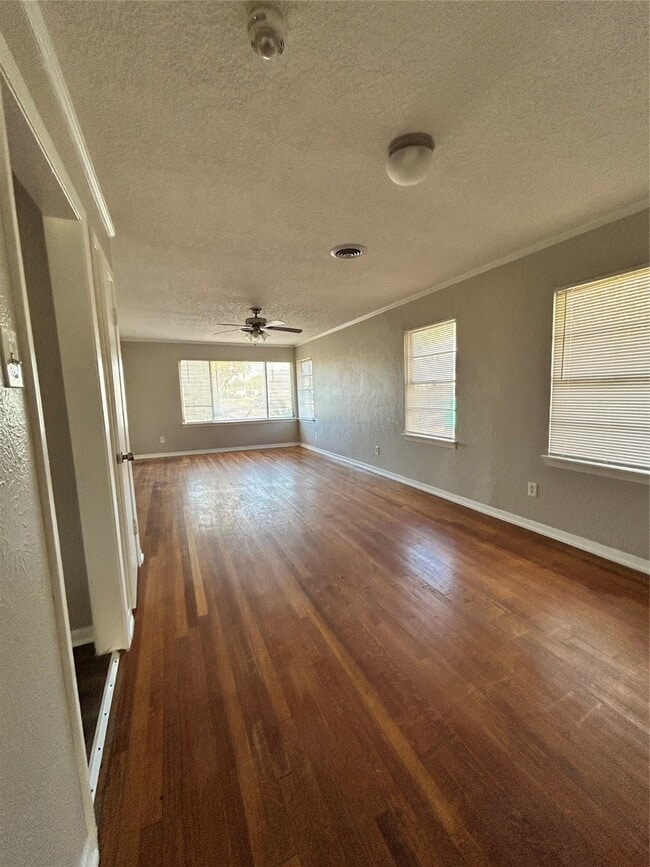 Building Photo - 1504 Greenbriar Ave