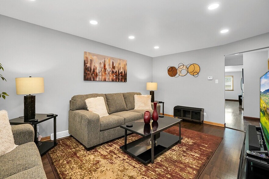 Primary Photo - 6059 W 64th St