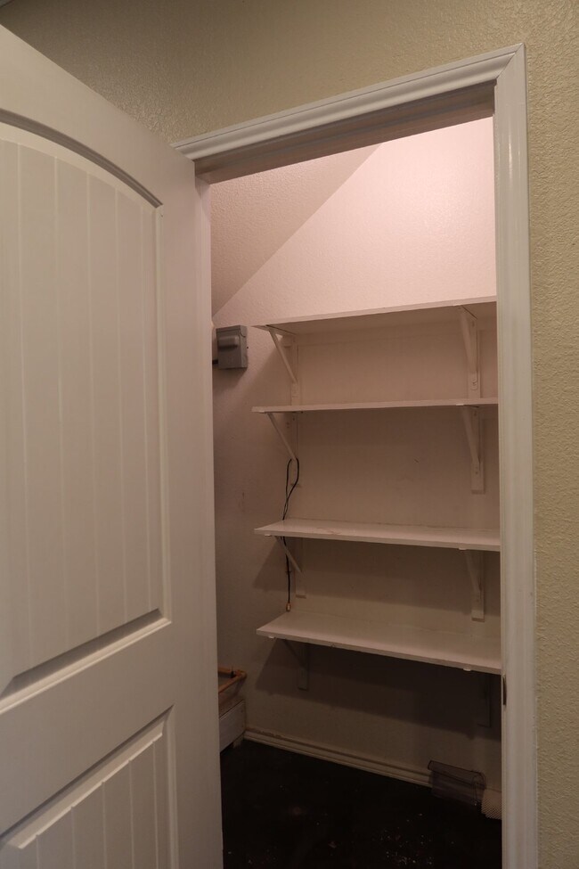 Building Photo - Now Pre-Leasing for Fall 2026–Spring 2027!