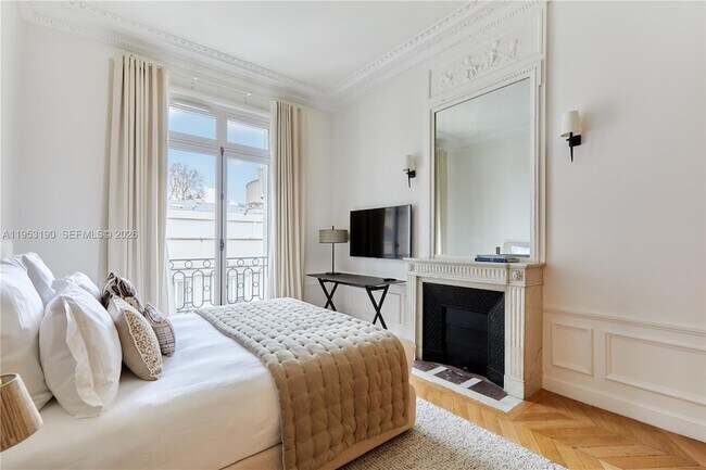 Building Photo - 11 Rue St