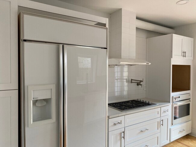 kitchen - 813 S 17th St