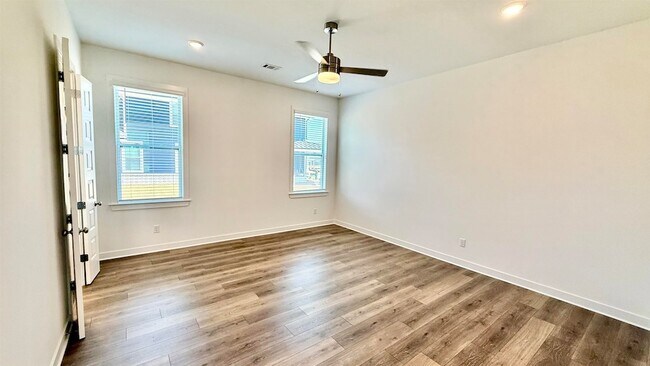 Building Photo - 5695 Pleasant Pk Pl