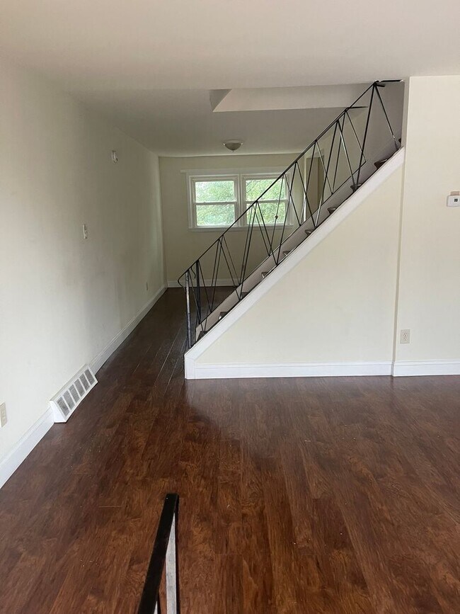 Building Photo - Alban Park Townhome