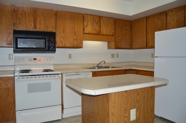 Fargo, ND Clearview Apartments | Kitchen - Clearview