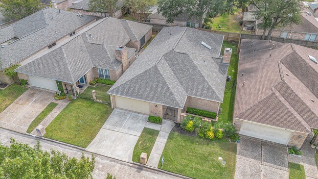 Building Photo - 6603 Pauma Dr