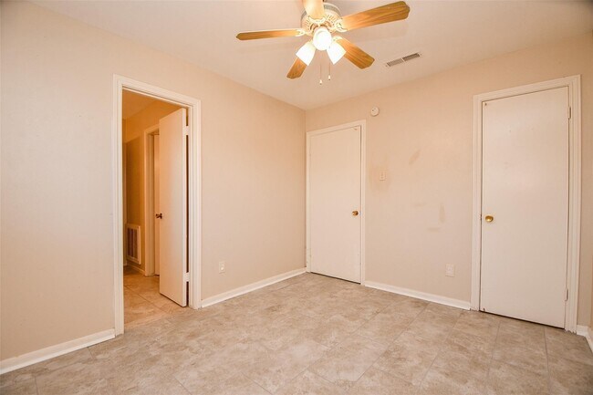 Building Photo - 5810 Fontenelle Dr