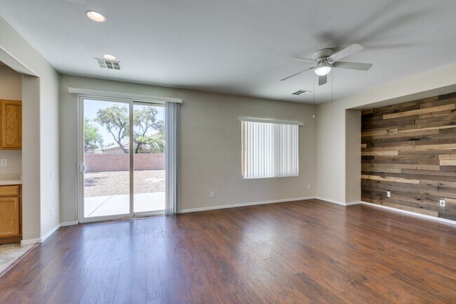 Building Photo - Large home near Aliante*Close to area schools and shopping centers*