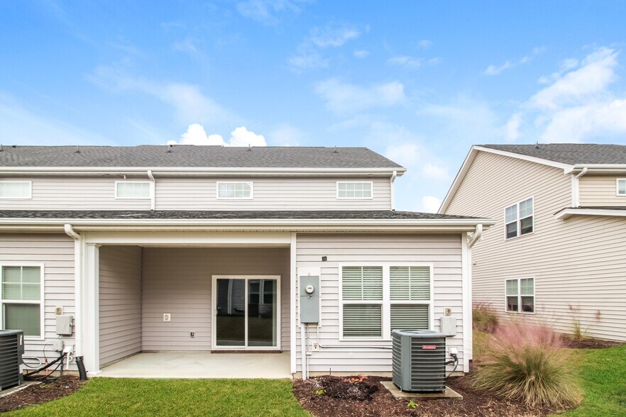 Building Photo - 2877 Summer Townes Wy