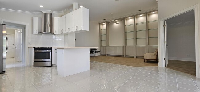 Building Photo - 305 Brier Cir