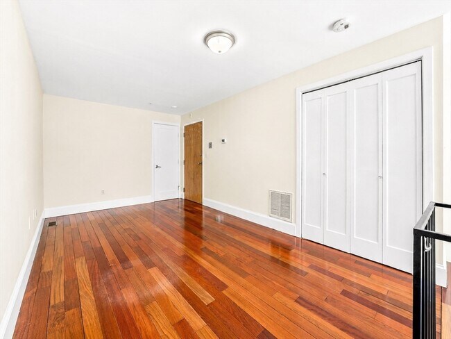 Building Photo - 46 N Bennet St