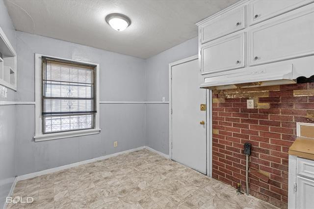 Building Photo - 2754 Lakehurst Ave