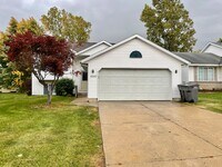 Building Photo - Four Bedroom Home in Kentwood
