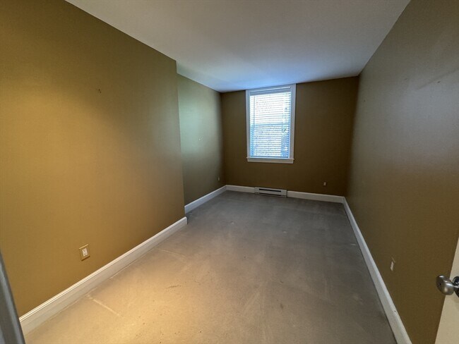 Building Photo - 403 Marlborough St