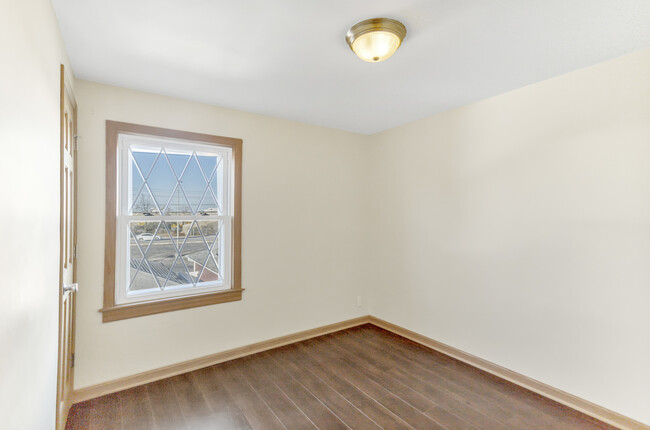 Building Photo - 5156 W 63rd Pl