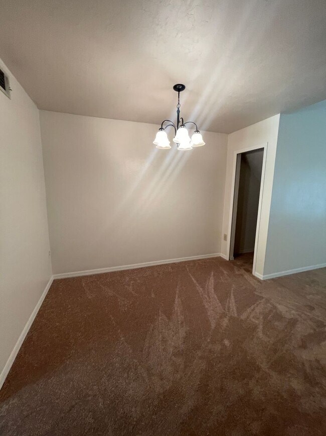 Building Photo - 2-bedroom, 2-bathroom townhouse in Las Pampas