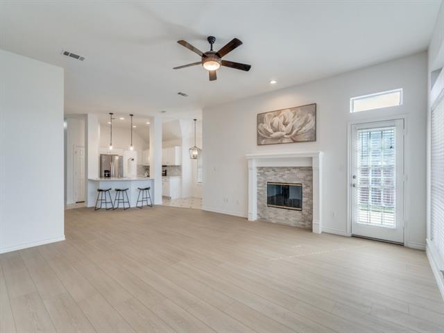 Building Photo - 8017 Ship St