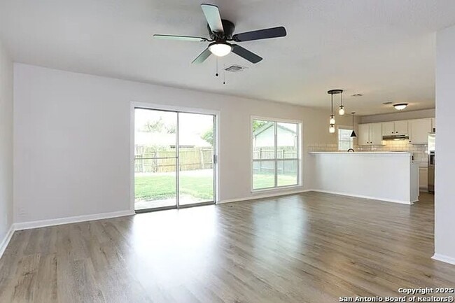 Building Photo - 3-Bedroom Home in Kirby Ready for Move-In!