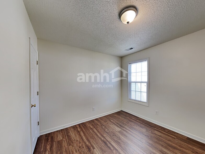 Building Photo - 205 Green Park