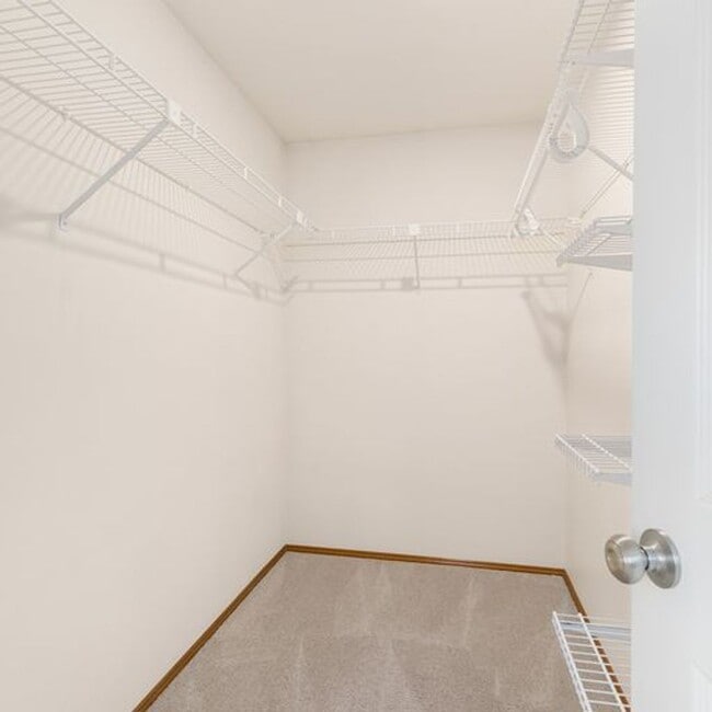 Building Photo - Spacious Education Hill Beauty