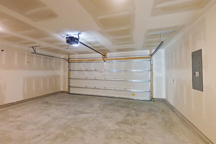 Building Photo - 124 Inez Ave