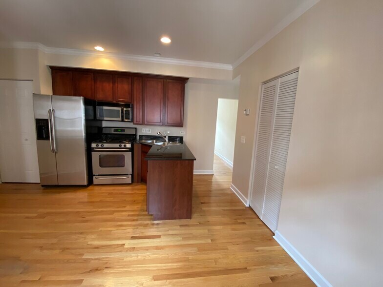 Building Photo - 3246 N Clifton Ave