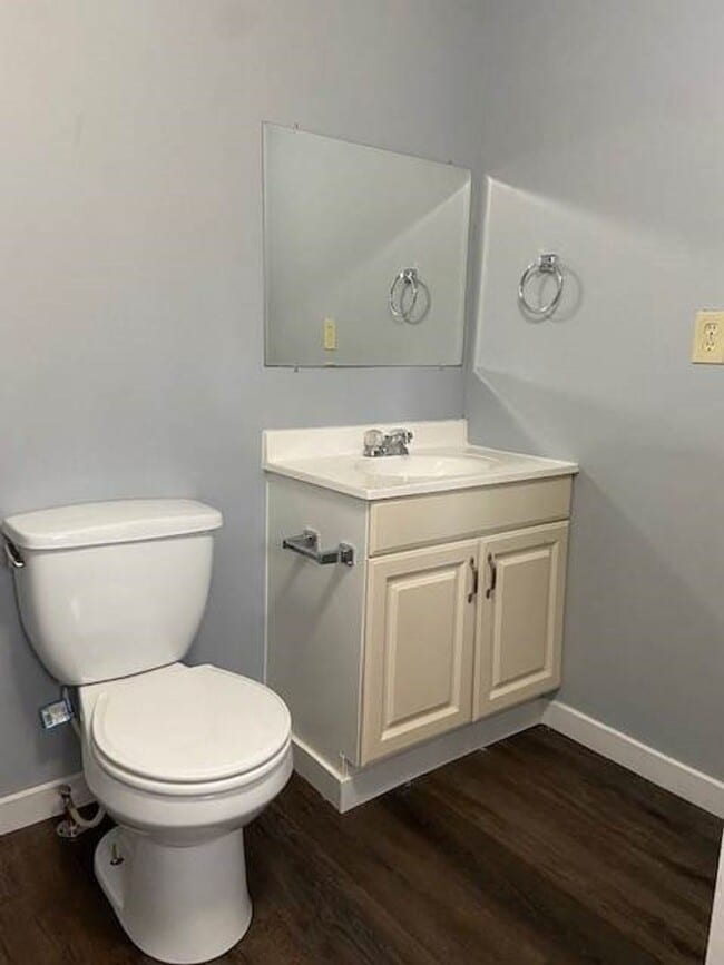 Building Photo - Single-Family Home in Hollister