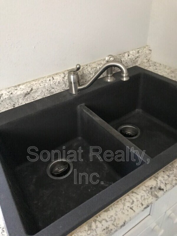 Building Photo - 2916 Fortin Street