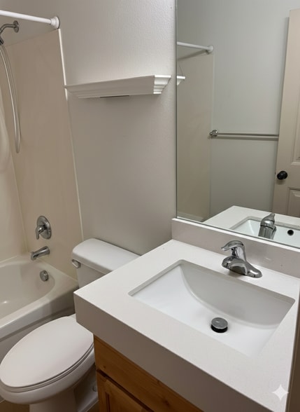 Building Photo - 956 W 580 S