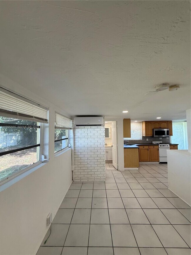 Building Photo - 1101 N 58th Ave