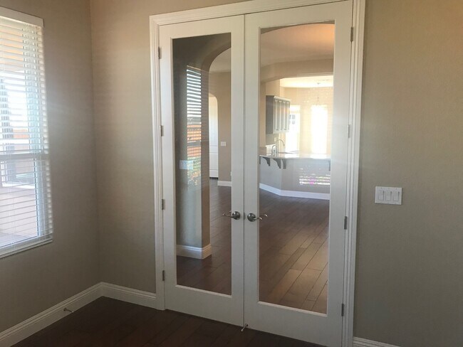 Building Photo - Charming 2 Bed 2 Bath - Trilogy at The Vineyards