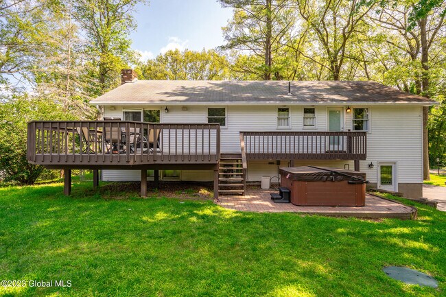 Building Photo - 1 Laurie Ln