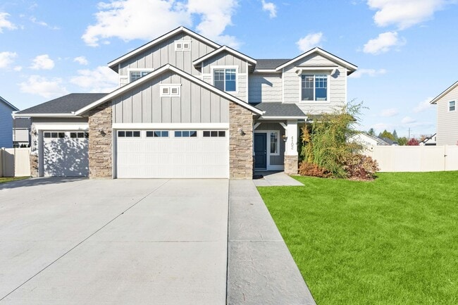 Primary Photo - 5 Bedroom 2.5 Bath FOUR CAR GARAGE Eagle, ...