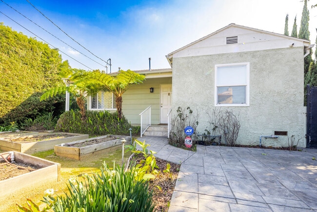 Building Photo - 10744 Charnock Rd