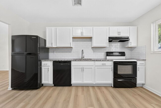 Building Photo - 5168 Mapleridge Dr
