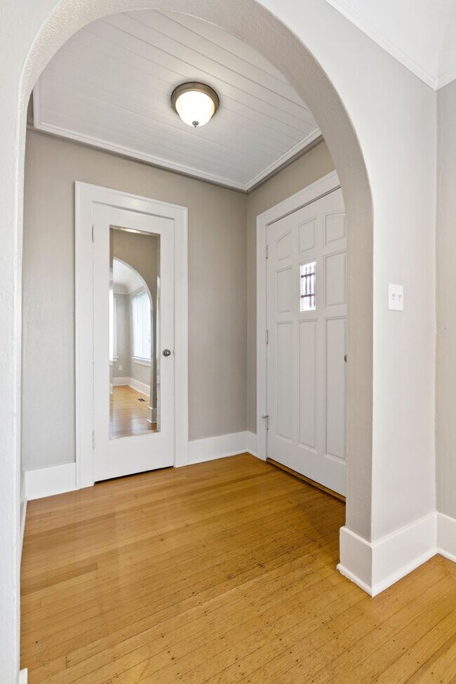 Building Photo - 4Bd/1.5Ba Seattle House