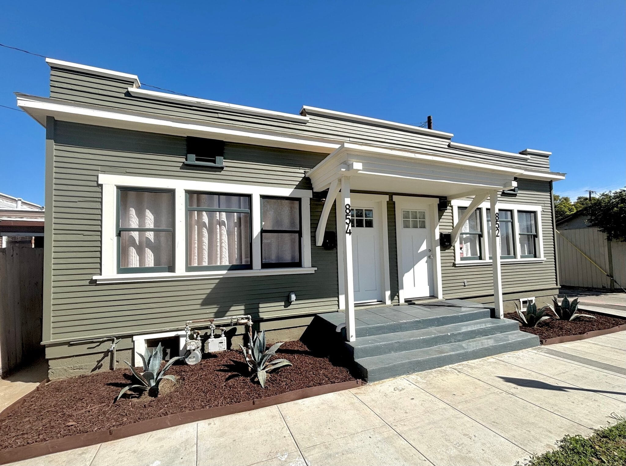 Building Photo - 854 Orange Ave