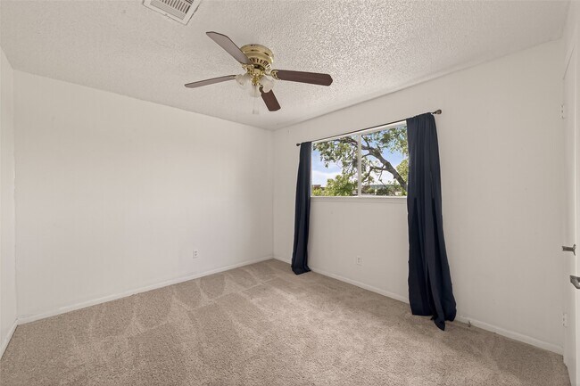 Building Photo - 11331 Oakcenter Dr