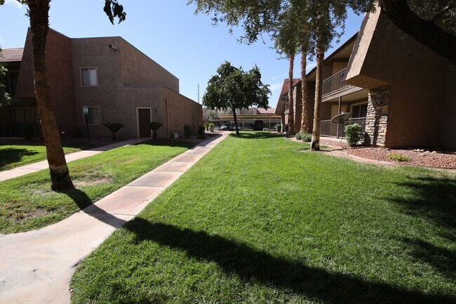Building Photo - BELLA VITA CONDO - GUARD GATED - LOWER UNIT