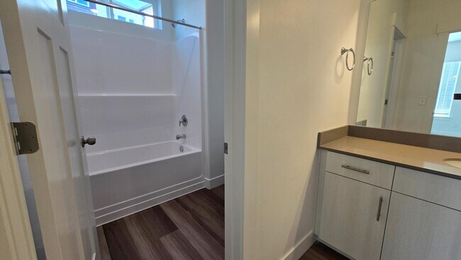 Building Photo - 6512 Skyline Lp Ln