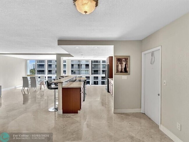 Building Photo - 3100 NE 49th St