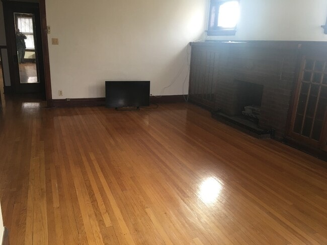 Building Photo - 5933 W Midway Park