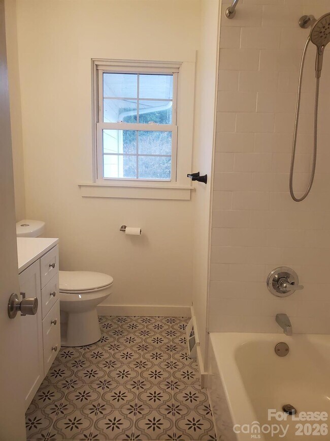 Building Photo - 15640 Ewart Rd