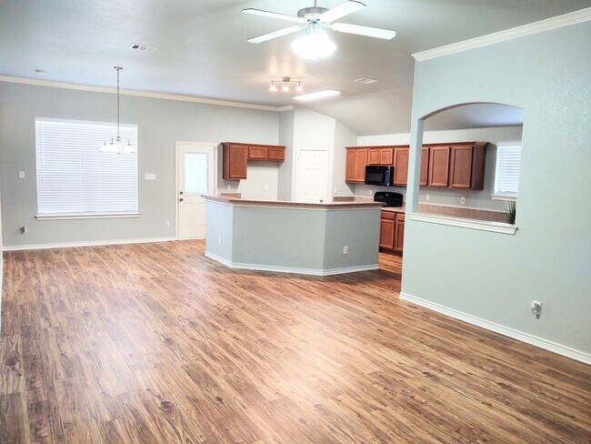 Building Photo - 4 Bed / 2 Bath House in secluded neighborhood with a park and walking trail