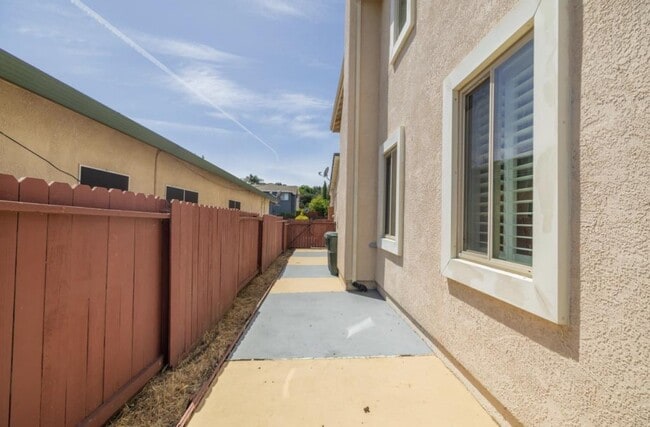 Building Photo - 2441 Johns Way