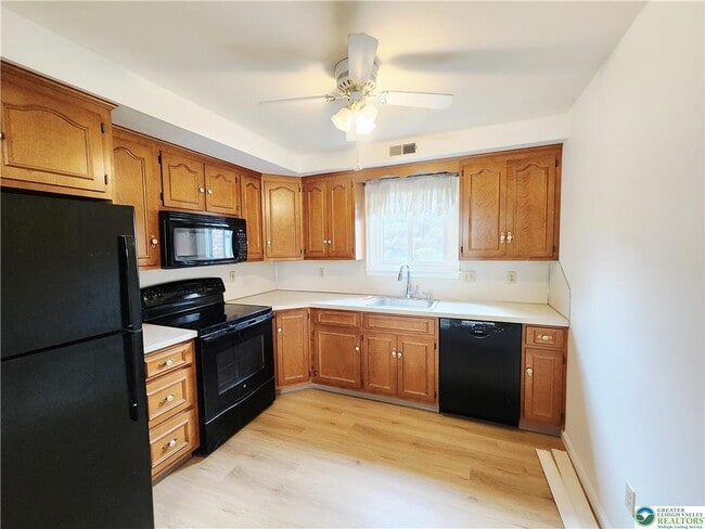 Building Photo - 4501 N Hedgerow Dr