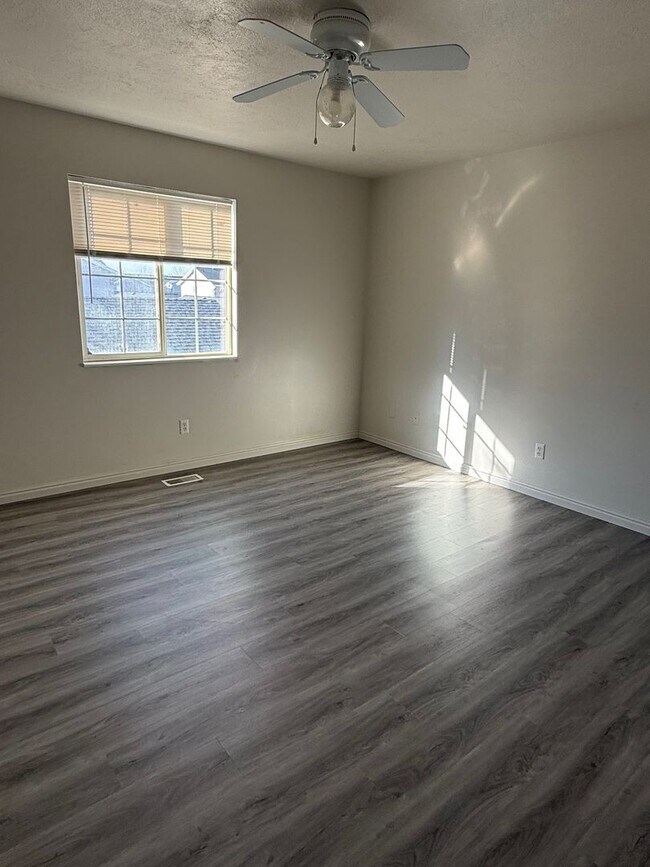 Building Photo - Beautiful North Ogden Town home for Rent