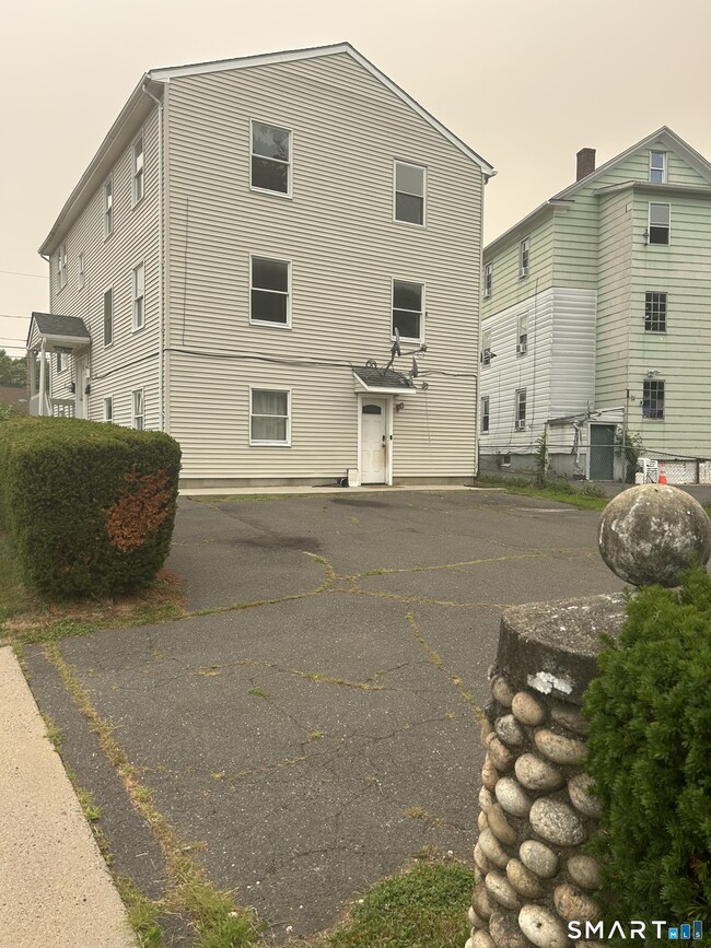 Building Photo - 204 Booth St
