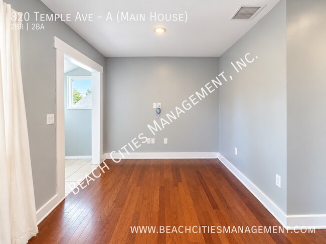 Building Photo - 820 Temple Ave