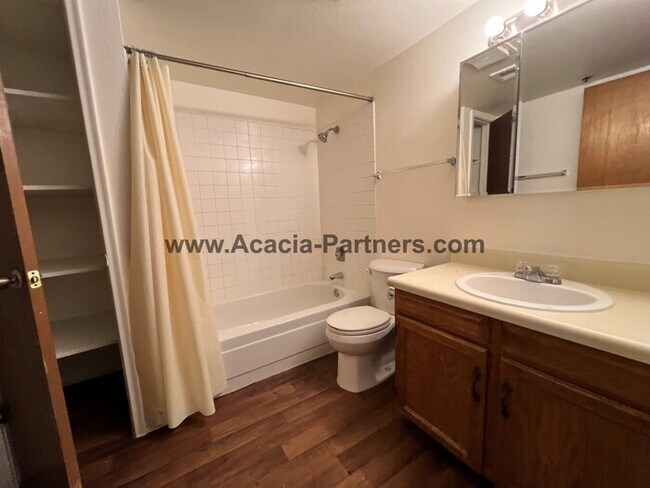 Building Photo - One Bedroom Condo *MOVE-IN SPECIAL*